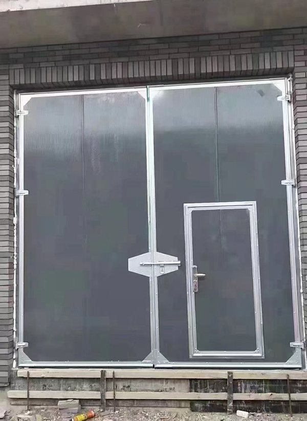 临泽工业平开门在大型设备制造车间的应用实例 临泽工业平开门在大型设备制造车间的应用实例